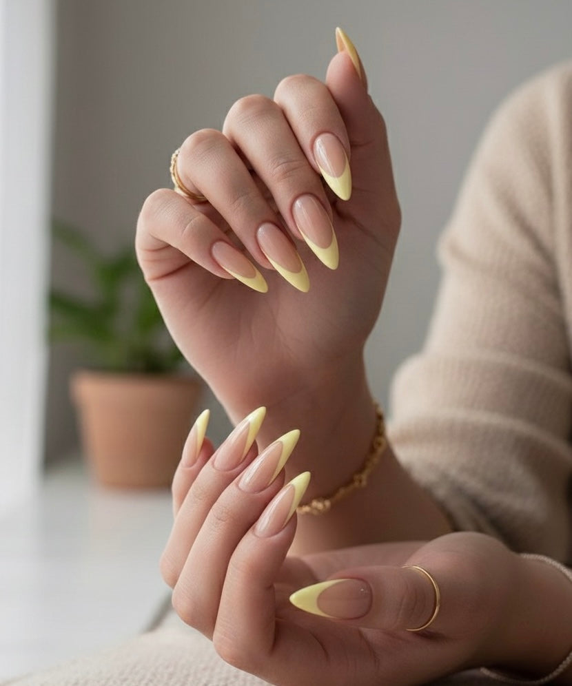 Luxury 24Pcs Minimalist Almond Shaped Yellow Press-On Nail Design For Enhancing Your Looks, Suitable For Parties, Dates And Everyday Wear.