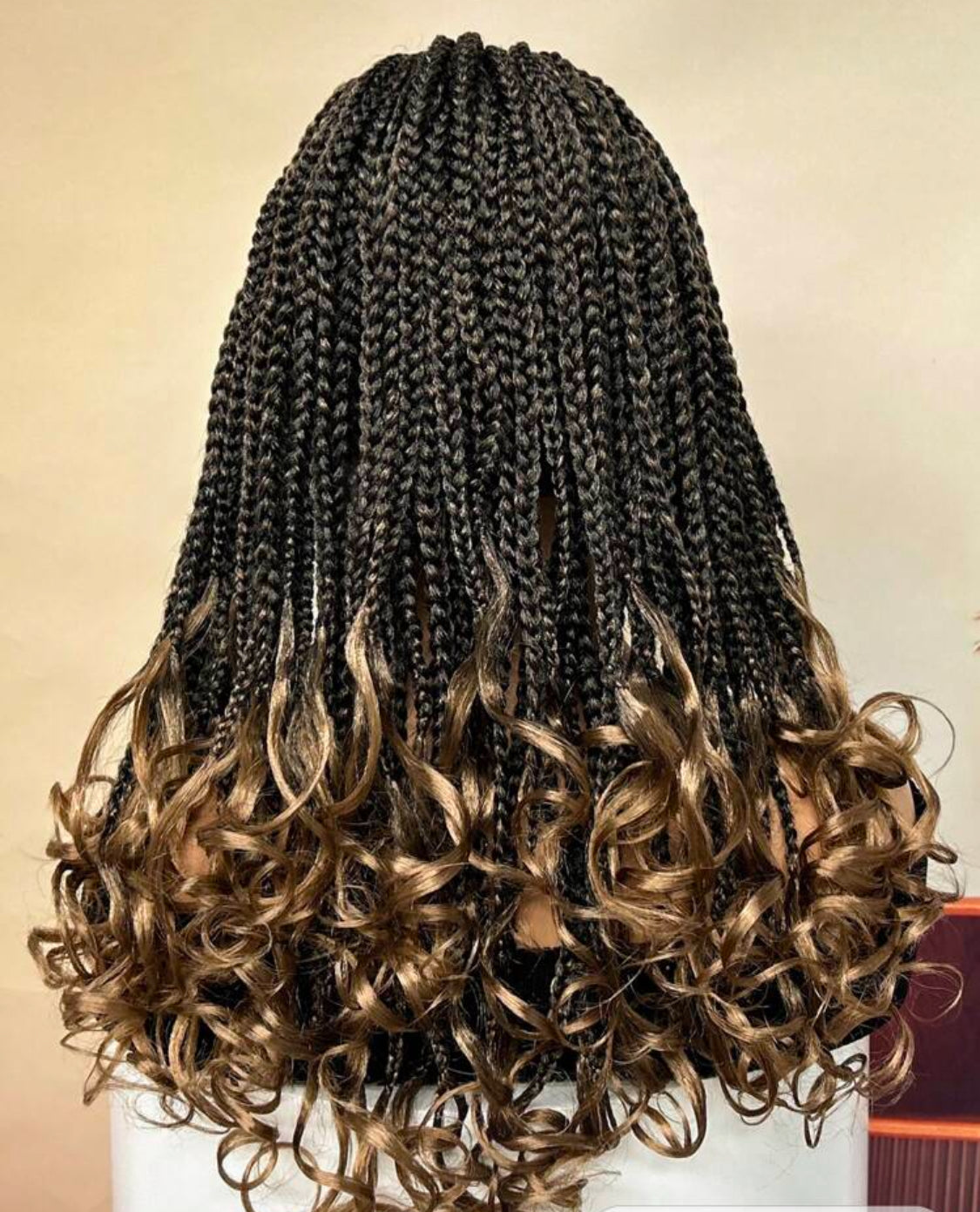 20 Inches Lace Front Breathable , Heat Resistant Lace Wig, Natural Hairstyle With Soft and Lightweight Design.